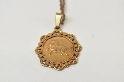 Lot 751 - A 9ct gold pendant on yellow metal chain,...