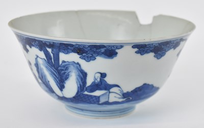 Lot 560 - A 19th century Chinese blue and white...