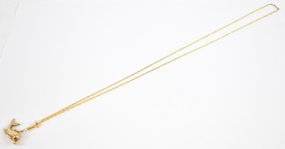 Lot 748 - A 9ct yellow gold necklace with 9ct yellow...