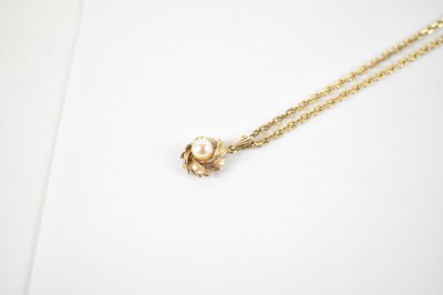 Lot 719 - A 9ct yellow gold necklace with 9ct yellow...