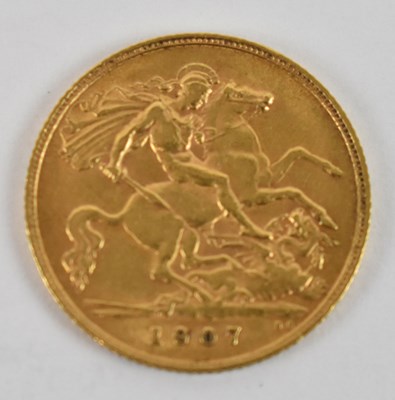 Lot 826 - An Edward VII half sovereign 1907, approx. 4g.