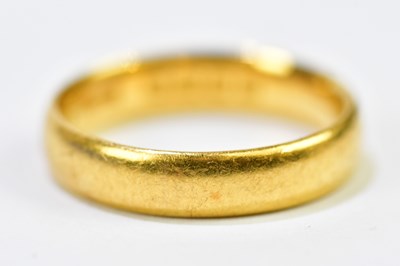 Lot 246 - A 22ct yellow gold wedding band, size I,...