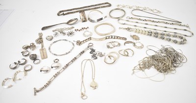 Lot 784 - A quantity of hallmarked silver jewellery...