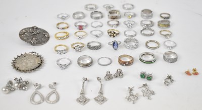 Lot 799 - A quantity of hallmarked silver jewellery...