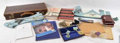 Lot 250 - A mixed lot of Masonic related items to...