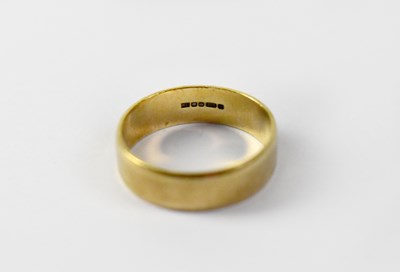 Lot 1027 - A 9ct gold band ring