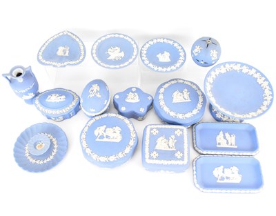 Lot 401 - WEDGWOOD; eighteen pieces of jasperware, with...