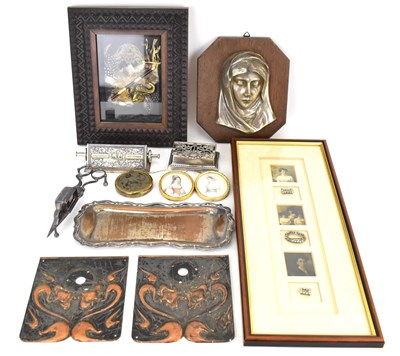 Lot 225 - Various mixed collectibles to include a framed...