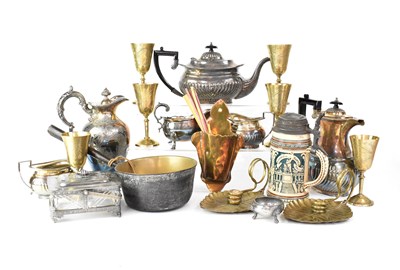 Lot 344 - A collection of mixed metalware to include a...