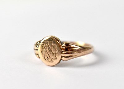 Lot 1060 - A vintage 9ct rose gold signet ring