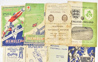 Lot 691 - Twelve vintage English football programmes,...