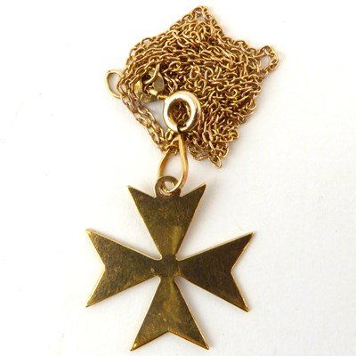 Lot 1087 - A 9ct gold Maltese Cross pendant on a 9ct gold...