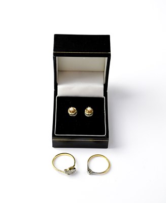 Lot 1012 - An 18ct yellow gold diamond solitaire ring