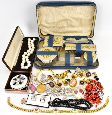 Lot 1125 - Various items of mixed, modern and antique...