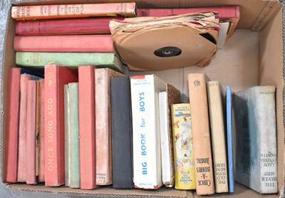 Lot 279 - A group lot of children's books, comics and 45s.