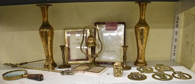 Lot 395 - A small quantity of brassware to include two...