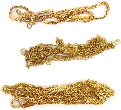 Lot 1081 - Three 9ct gold dainty necklaces, lengths 18cm,...