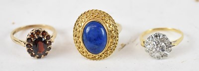 Lot 701 - A 9ct yellow gold dress ring set with lapis...