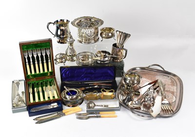 Lot 763 - A mixed lot of plated ware to include a cased...