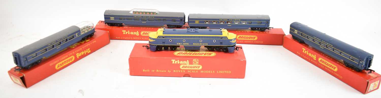 Lot 309 - TRIANG; a double ended diesel engine and four...