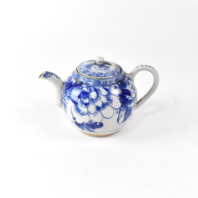 Lot 498 - A Chinese porcelain blue and white teapot with...