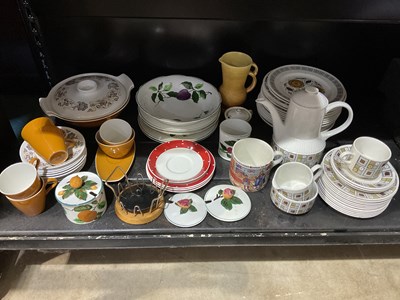 Lot 167 - A quantity of ceramics to include Kathie...