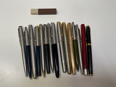 Lot 11 - A collection of pens including two cased...