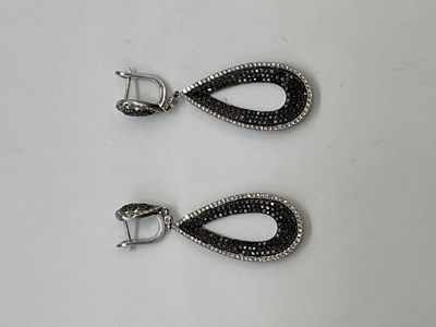 Lot 370 - A pair of 18ct white gold black and white...