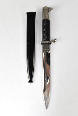 Lot 584 - A WWII period Solingen German bayonet in...