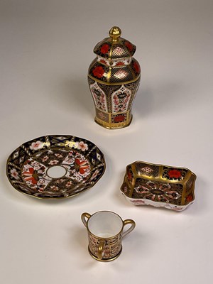 Lot 151 - ROYAL CROWN DERBY; an 'Old Imari' 1128...