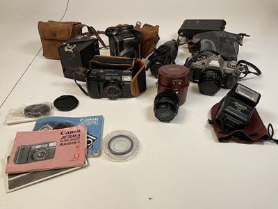 Lot 56 - A group of cameras and lenses including a Carl...