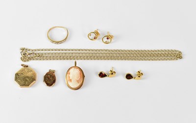 Lot 1101 - A collection of 9ct gold jewellery comprising...