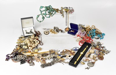 Lot 1124 - A small quantity of costume jewellery to...