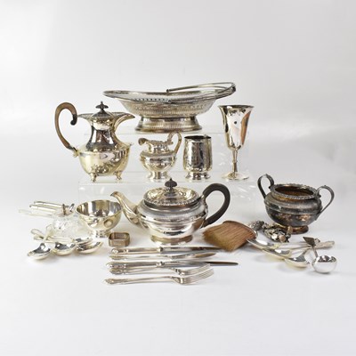 Lot 765 - A small quantity of silver plated items, to...