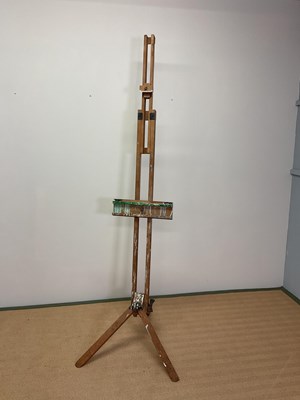 Lot 299 - A Winsor and Newton artist easel. 173cm high.