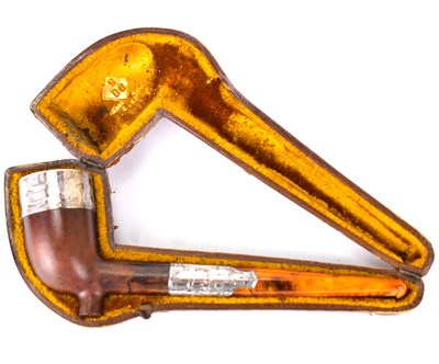 Lot 221 - A vintage gentlemen's pipe with silver...