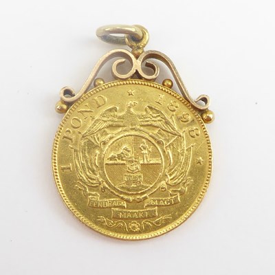 Lot 886 - An 1898 one gold Pond, with gold bracket...