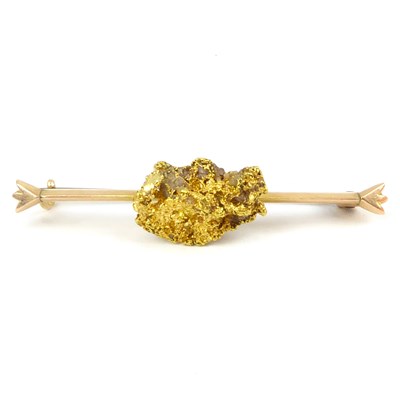 Lot 1036 - A 9ct gold bar brooch with a gold nugget...