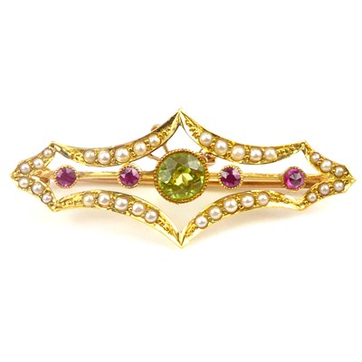 Lot 1041 - A 15ct gold Edwardian brooch with bezel set...