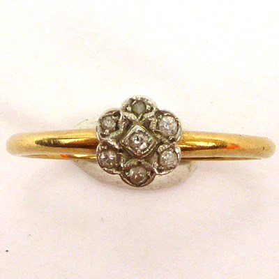 Lot 1004 - An 18ct gold ring with small diamond floral...