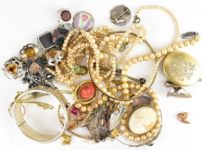 Lot 1117 - Various mixed costume jewellery to include a...