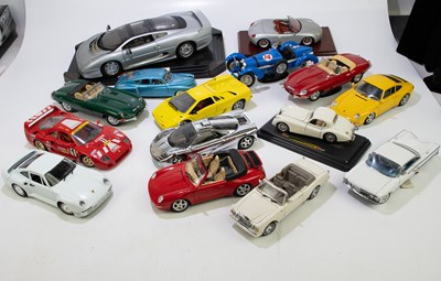 Lot 63 - MAISTO; a boxed Jaguar XJ220, scale 1:12,...