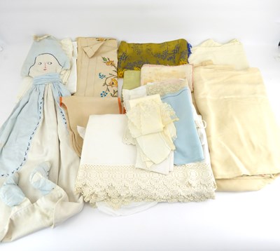 Lot 127 - Various vintage textiles to include