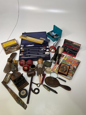 Lot 18 - A quantity of collectors' items, to include...