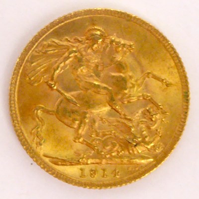 Lot 862 - A George V sovereign 1914, George and Dragon,...