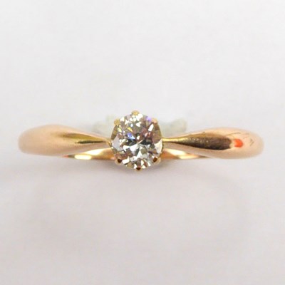 Lot 986 - A 14ct gold claw set diamond solitaire ring,...