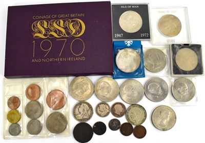 Lot 957 - A small quantity of various mixed coins,...