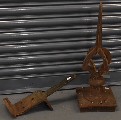 Lot 83 - RAILWAYANA; S & FL cast iron spiked finial,...