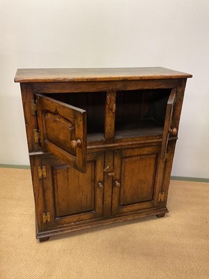 Lot 696 - TITCHMARSH & GOODWIN; a small reproduction oak...