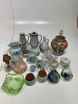 Lot 191 - A quantity of ceramics and glass including...